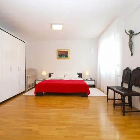 House Vinkuran 1823 Holiday home Pula