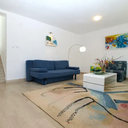 House Vinkuran 1823 * プーラ