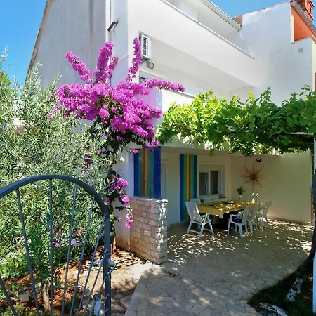 House Vinkuran 1823 * 풀라