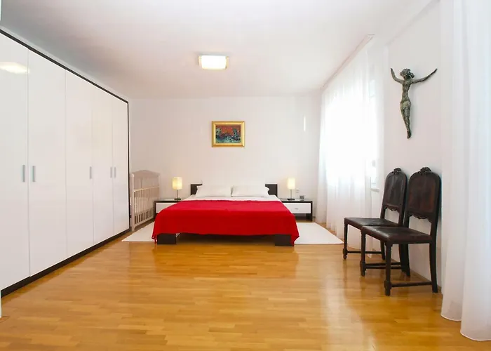 House Vinkuran 1823 펜션 풀라