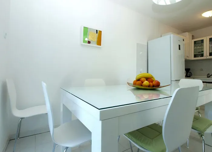 House Vinkuran 1823 펜션 풀라