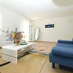 House Vinkuran 1823 בית נופש פולה
