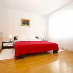 בית נופש House Vinkuran 1823 *