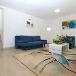 House Vinkuran 1823 * פולה
