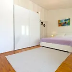 House Vinkuran 1823 * פולה